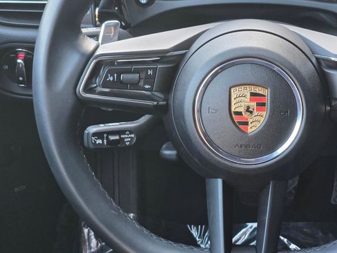 Certified 2025 Porsche Macan AWD/4WD image 16