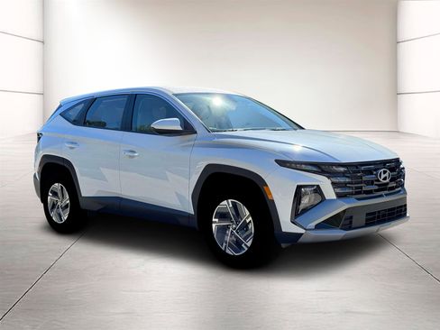 New 2026 Hyundai Tucson Blue SE image 10