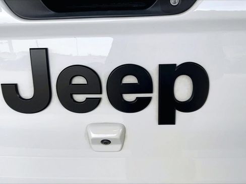 Used 2024 Jeep Gladiator Sport AWD/4WD image 31