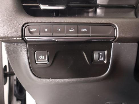 Used 2022 Cadillac Escalade Premium Luxury AWD/4WD image 9