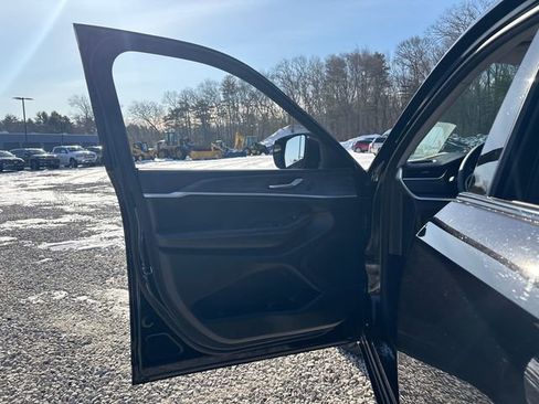 Used 2024 Jeep Grand Cherokee Limited image 17