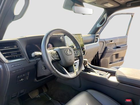 Used 2024 Lexus GX 550 w/ Accessory Package (Z1) AWD/4WD image 4