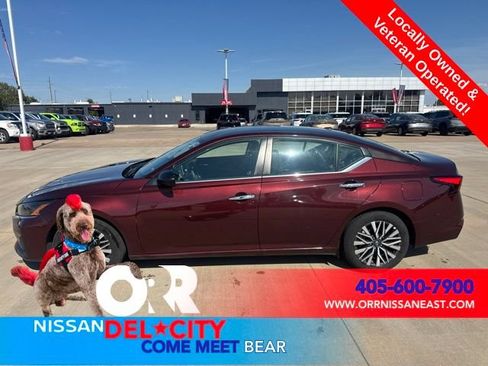 Used 2025 Nissan Altima 2.5 SV FWD image 2