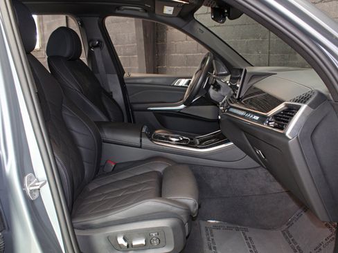 Used 2025 BMW X5 sDrive40i w/ M Sport Package RWD image 46
