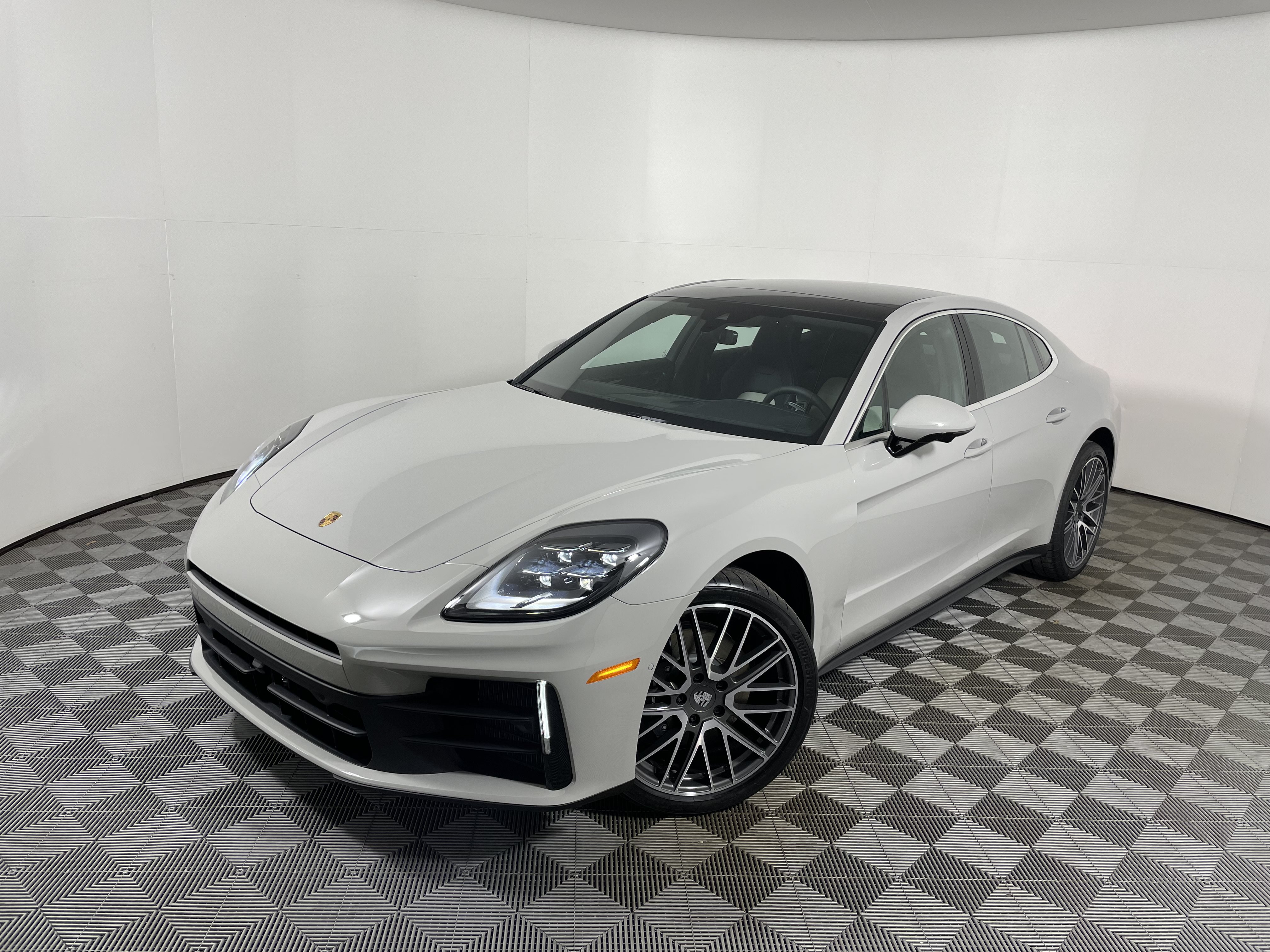 New 2026 Porsche Panamera RWD image 1