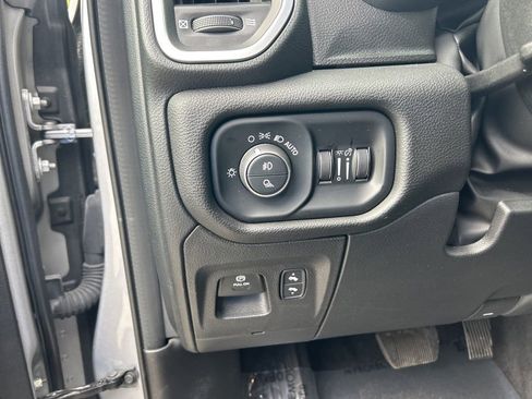 Certified 2025 RAM 1500 Big Horn AWD/4WD image 35