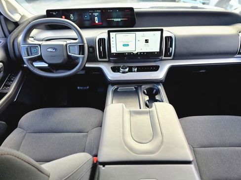 Used 2025 Ford Expedition Active image 14