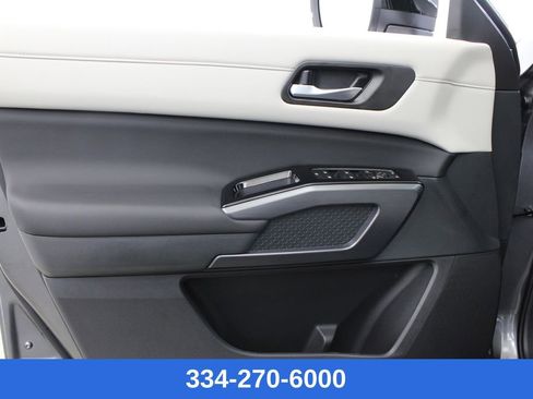 New 2026 Nissan Pathfinder SL image 15