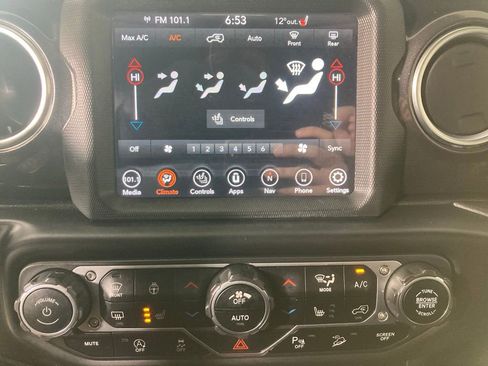 Used 2020 Jeep Wrangler Unlimited Sahara image 8