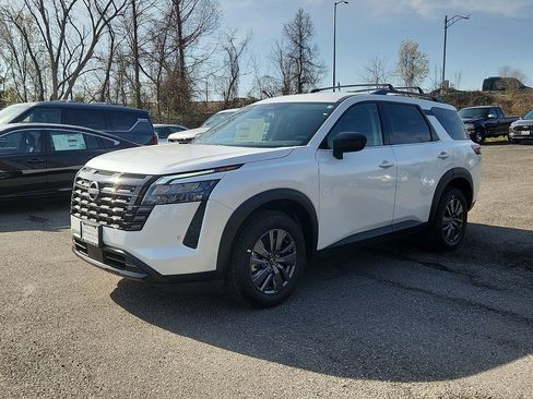 New 2026 Nissan Pathfinder SV image 2
