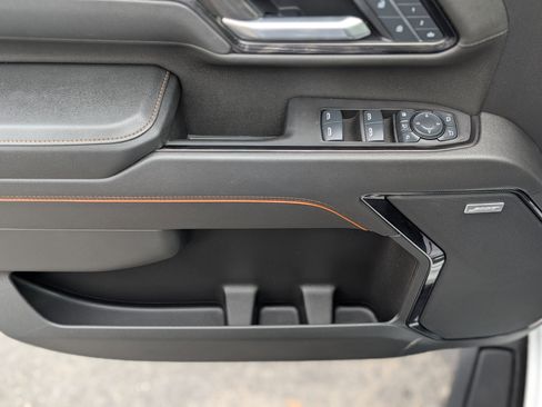 Used 2025 GMC Sierra 2500 AT4 w/ AT4 Premium Plus Package image 34