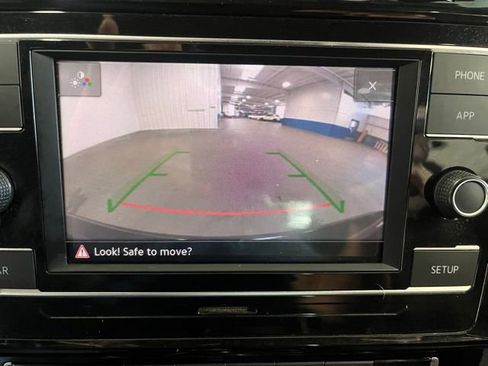 Used 2018 Volkswagen Golf 4-Door image 28