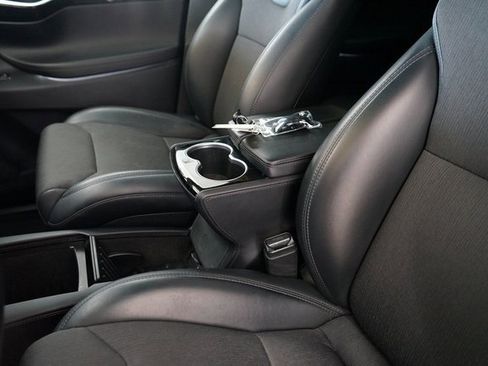 Used 2017 Tesla Model X 75D image 32