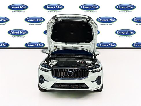 Used 2022 Volvo XC60 B5 Momentum w/ Protection Package Premier FWD image 32