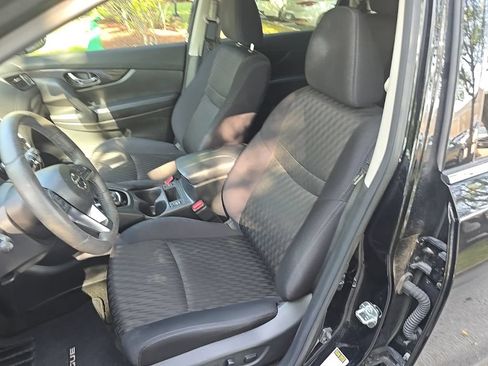 Used 2019 Nissan Rogue SV w/ Premium Package FWD image 13