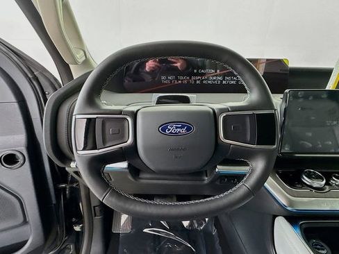 New 2026 Ford Expedition Platinum w/ Platinum Ultimate Package AWD/4WD image 11