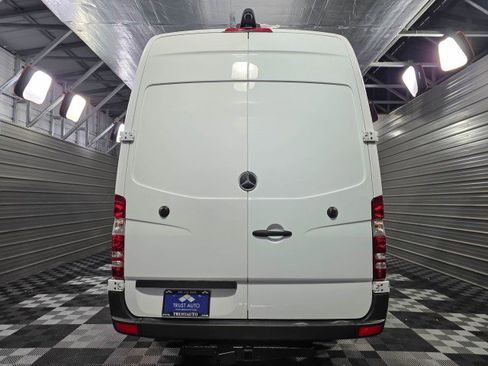 Used 2018 Mercedes-Benz Sprinter 2500 image 6
