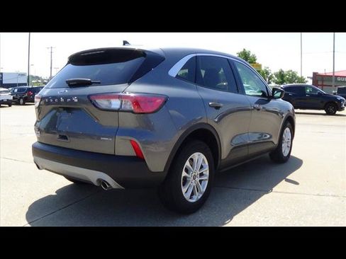 Used 2022 Ford Escape SE image 6
