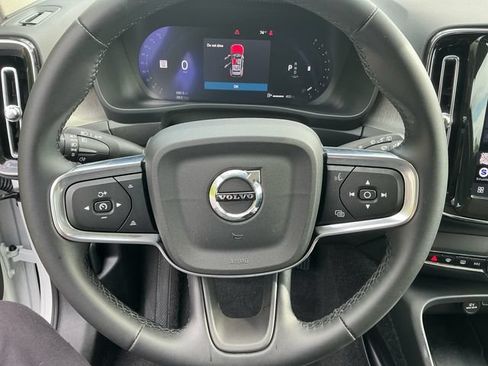 Used 2025 Volvo XC40 B5 Plus AWD/4WD image 13
