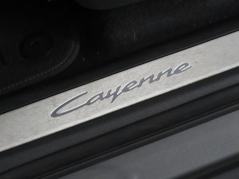 Certified 2025 Porsche Cayenne E-Hybrid AWD/4WD image 43