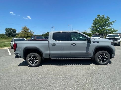 Used 2025 GMC Sierra 1500 AT4 w/ AT4 Premium Package AWD/4WD image 8