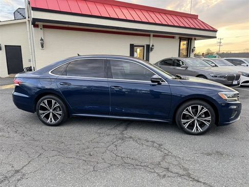 Used 2021 Volkswagen Passat 2.0T SE image 4