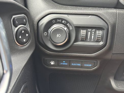Used 2022 Jeep Wrangler Unlimited Rubicon 4xe w/ Cold Weather Group AWD/4WD image 29