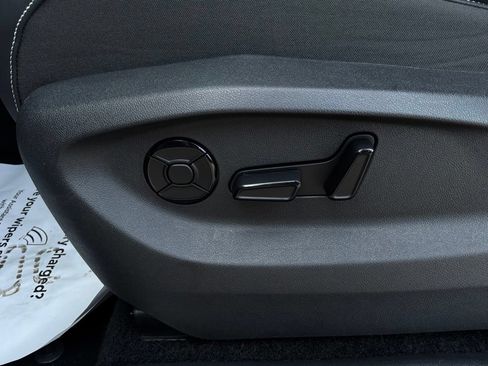 Used 2026 Volkswagen Tiguan SE FWD image 11
