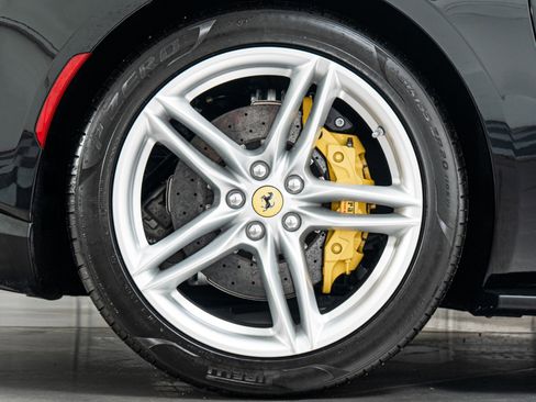 Used 2020 Ferrari 812 Superfast image 41