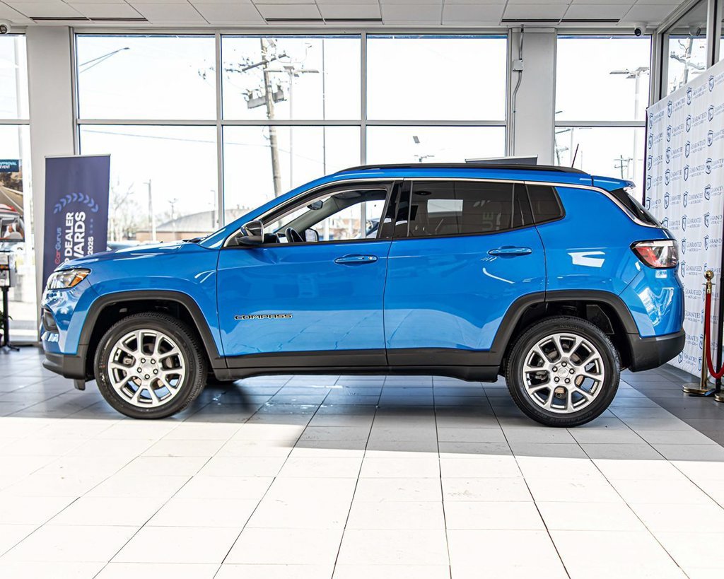 Used 2022 Jeep Compass Latitude AWD/4WD image 6