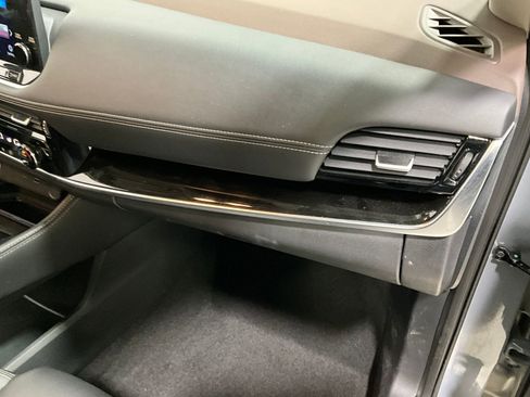 Used 2023 Nissan Rogue SL w/ SL Premium Package image 16