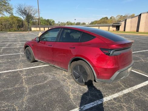 Used 2026 Tesla Model Y Long Range image 3