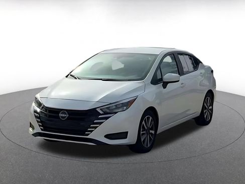 Used 2025 Nissan Versa SV FWD image 6