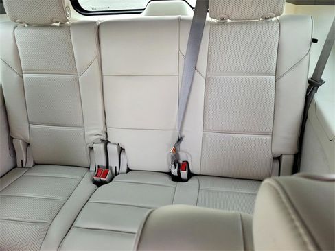 Used 2022 Cadillac Escalade Premium Luxury Platinum w/ Heavy-Duty Trailer Package image 15