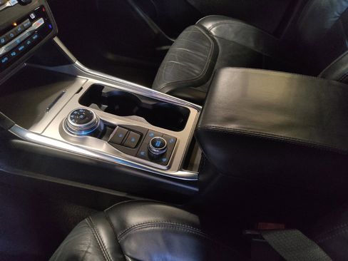 Used 2020 Ford Explorer Platinum w/ Premium Technology Package AWD/4WD image 26