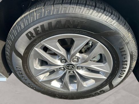 Used 2022 Toyota Sienna XLE image 14