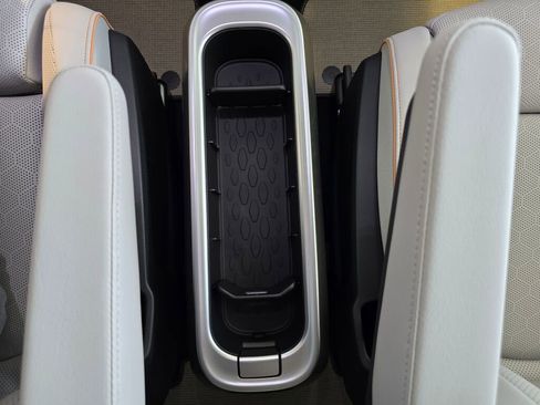 New 2025 Volkswagen ID. Buzz Pro S Plus AWD/4WD image 32