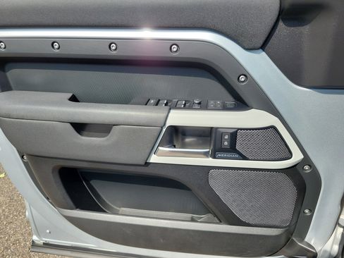 Used 2020 Land Rover Defender 110 First Edition image 18