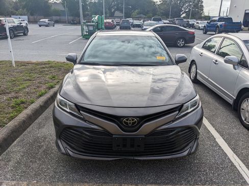 Used 2018 Toyota Camry LE image 14