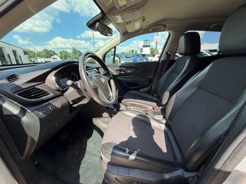 Used 2022 Buick Encore Preferred w/ Safety Package AWD/4WD image 4