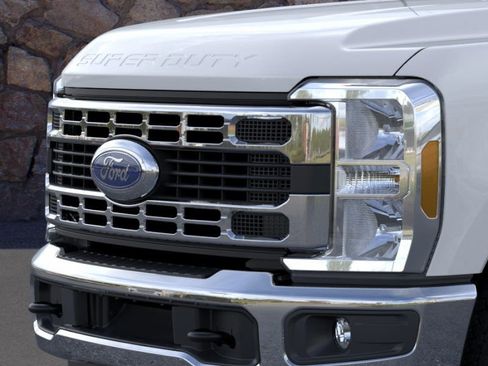 New 2026 Ford F250 XLT w/ FX4 Off-Road Package image 17