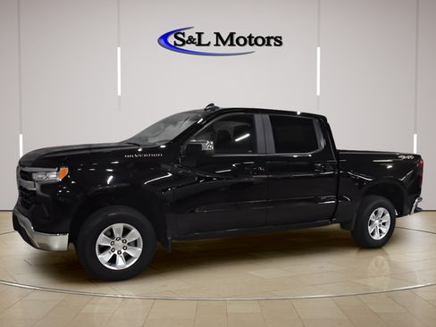 Used 2025 Chevrolet Silverado 1500 LT AWD/4WD image 2