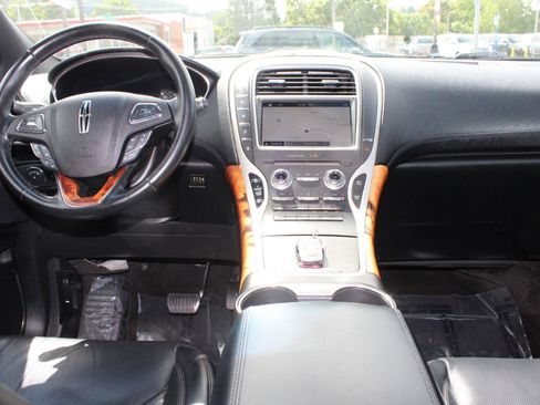 Used 2018 Lincoln MKX Reserve AWD/4WD image 11