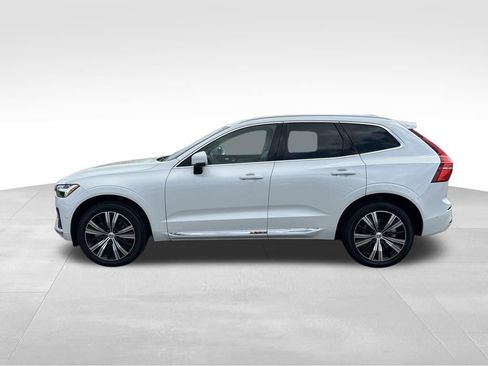 Used 2023 Volvo XC60 B5 Plus image 2