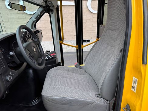 Used 2014 Chevrolet Express 3500 image 32