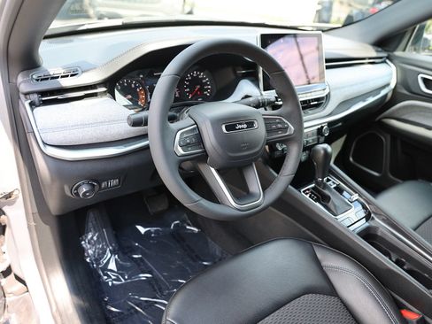 Used 2023 Jeep Compass Latitude AWD/4WD image 16