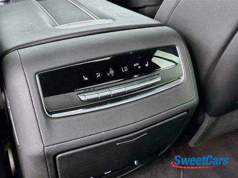 Used 2024 Cadillac Escalade Premium Luxury AWD/4WD image 39
