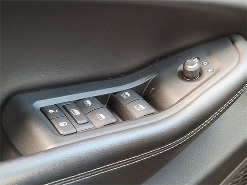 Used 2023 Jeep Grand Cherokee L Laredo image 32