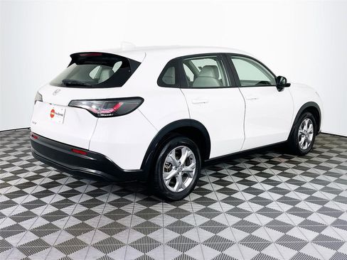 Used 2023 Honda HR-V LX image 9