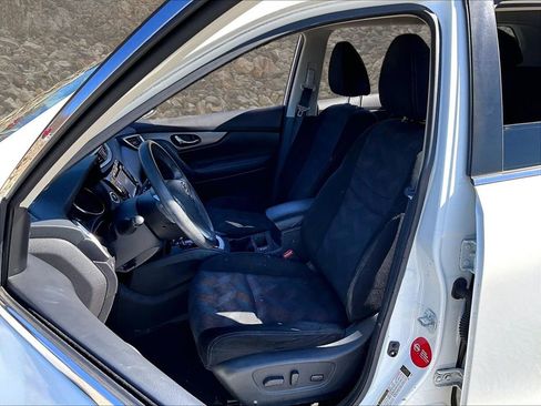 Used 2016 Nissan Rogue SV w/ SV Premium Package image 23